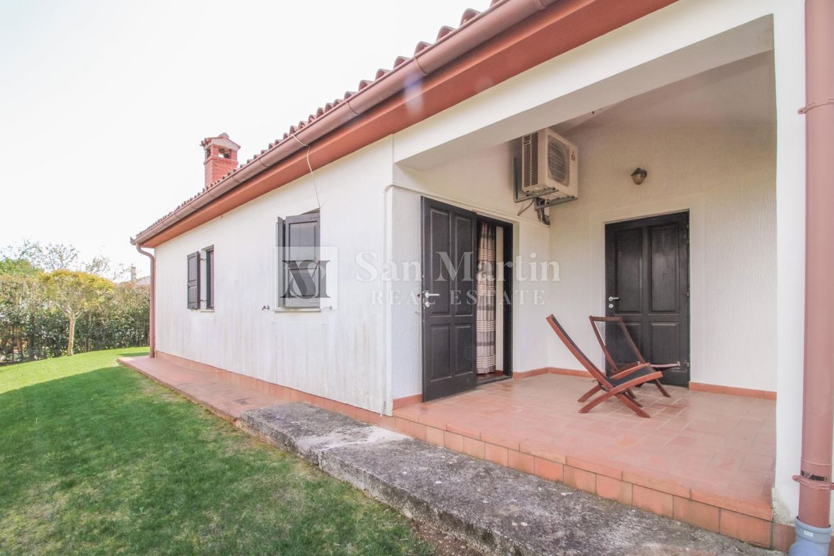 PARENZO, Casa con piscina in zona tranquilla