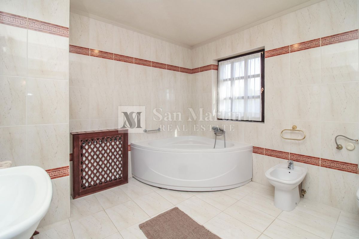 PARENZO, Casa con piscina in zona tranquilla
