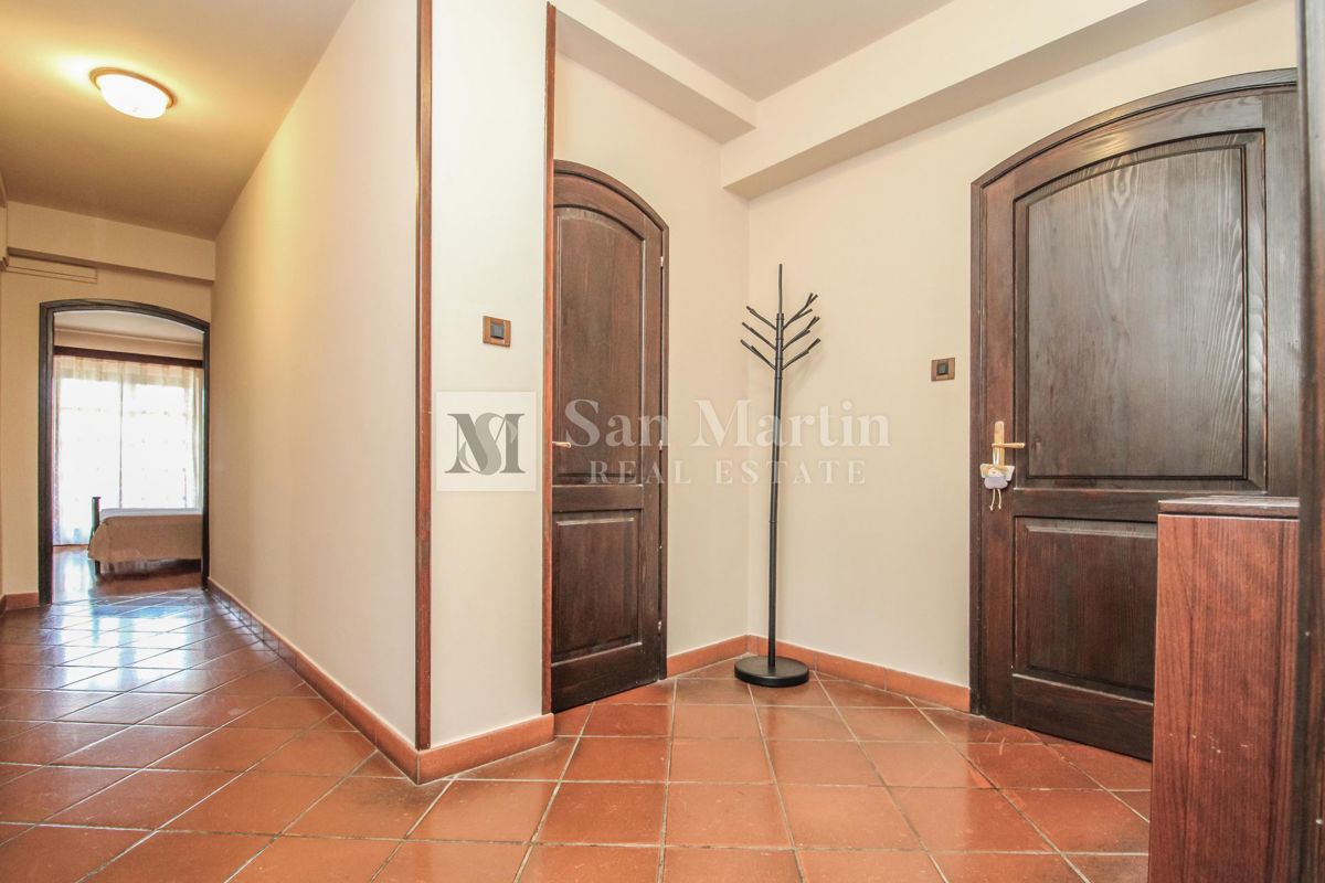 PARENZO, Casa con piscina in zona tranquilla