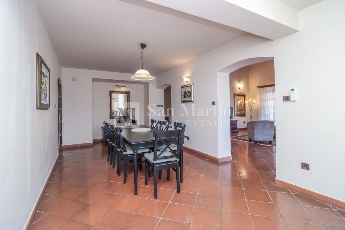 PARENZO, Casa con piscina in zona tranquilla