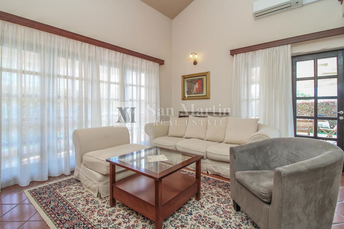 PARENZO, Casa con piscina in zona tranquilla