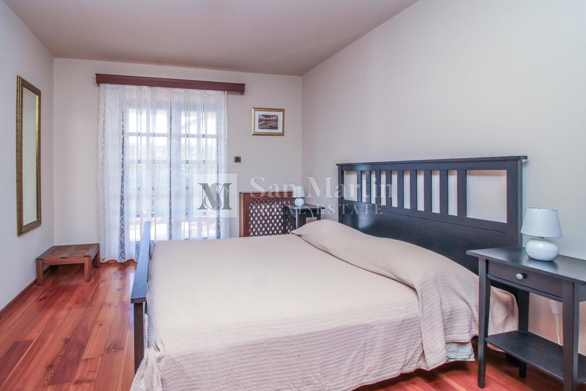 PARENZO, Casa con piscina in zona tranquilla