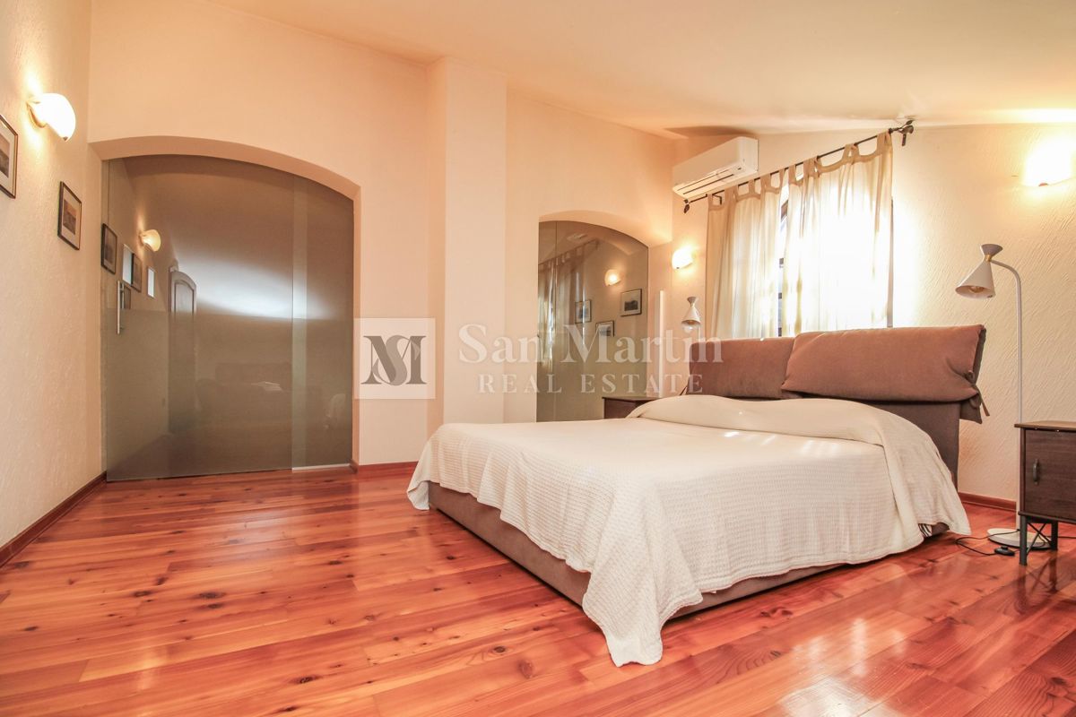 PARENZO, Casa con piscina in zona tranquilla