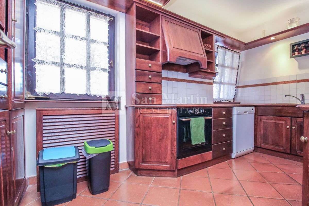 PARENZO, Casa con piscina in zona tranquilla