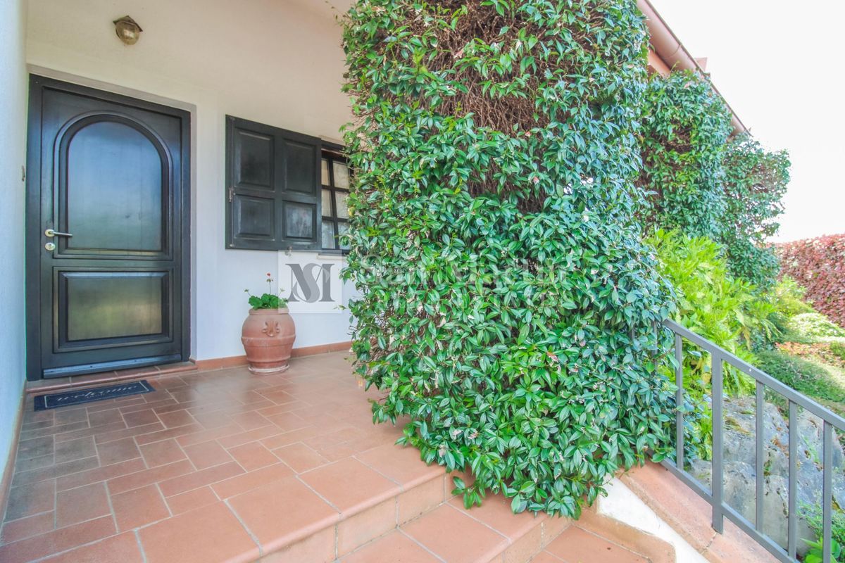 PARENZO, Casa con piscina in zona tranquilla