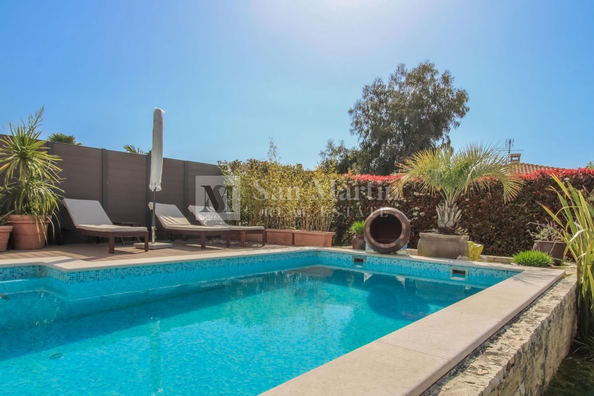 PARENZO, Casa con piscina in zona tranquilla