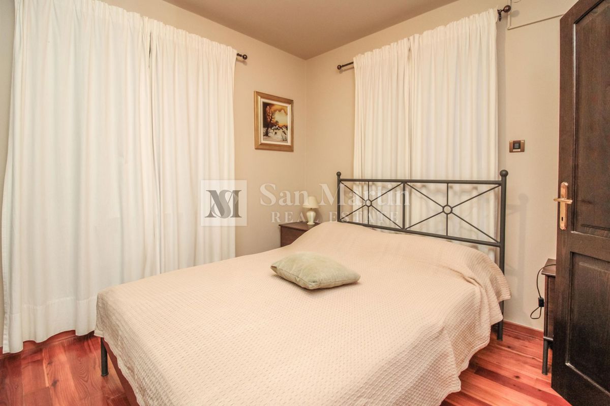 PARENZO, Casa con piscina in zona tranquilla
