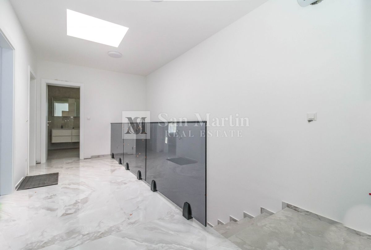 Umago - bellissima e moderna casa bifamiliare con piscina