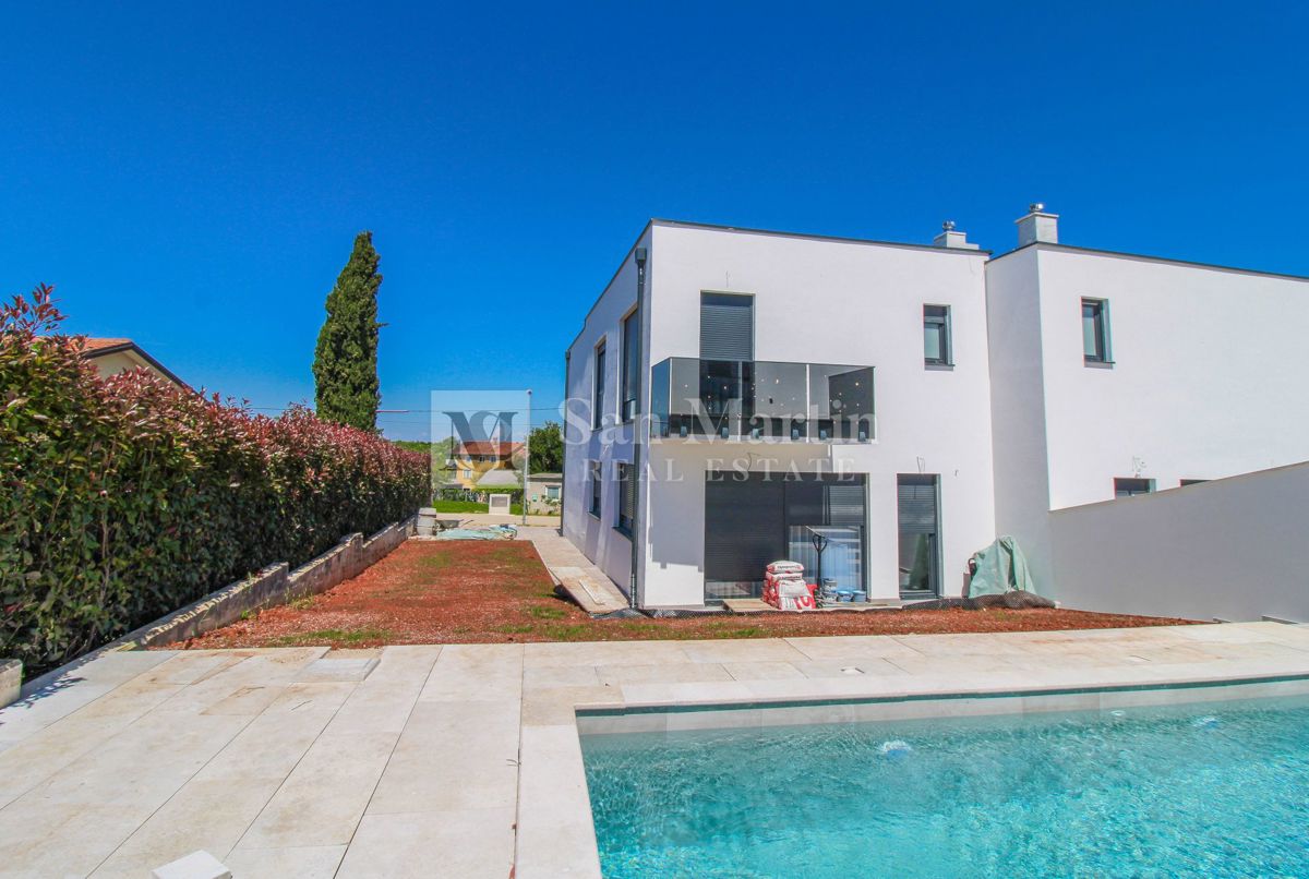 Umago - bellissima e moderna casa bifamiliare con piscina