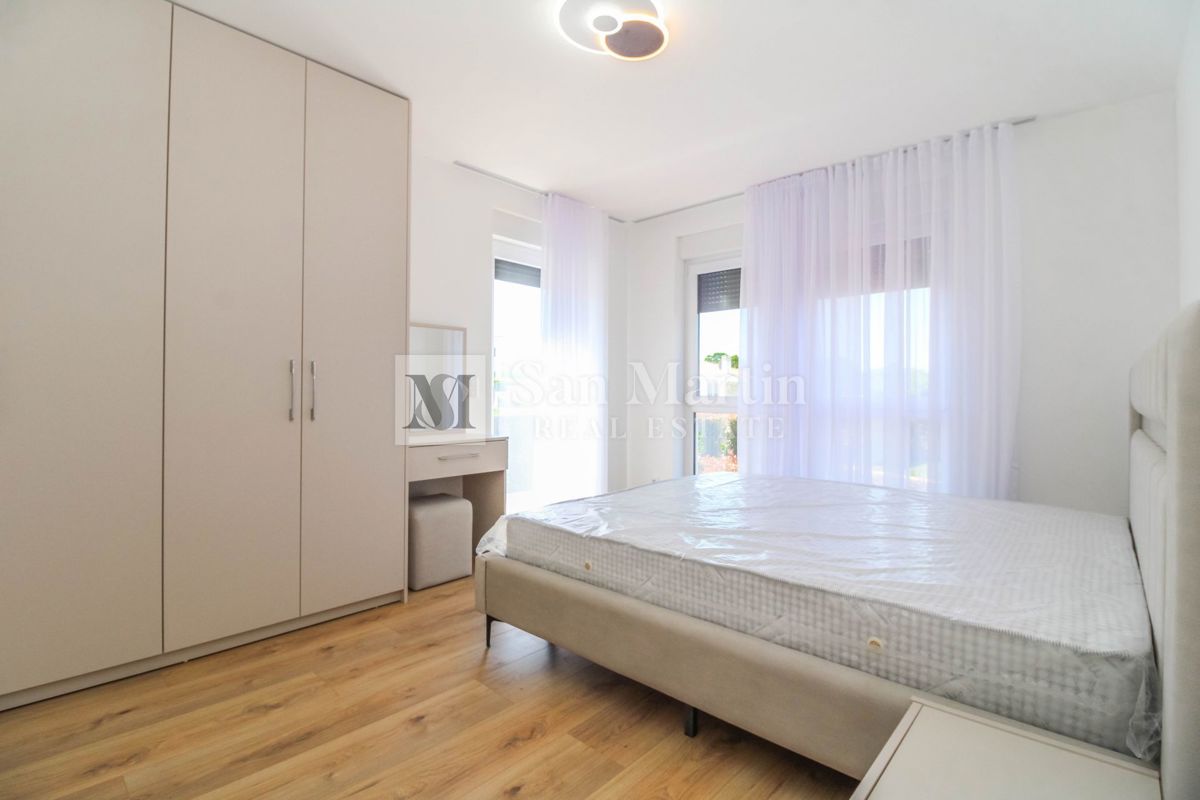 Umago - bellissima e moderna casa bifamiliare con piscina