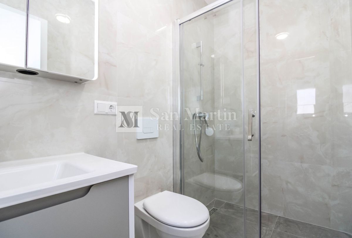 Umago - bellissima e moderna casa bifamiliare con piscina