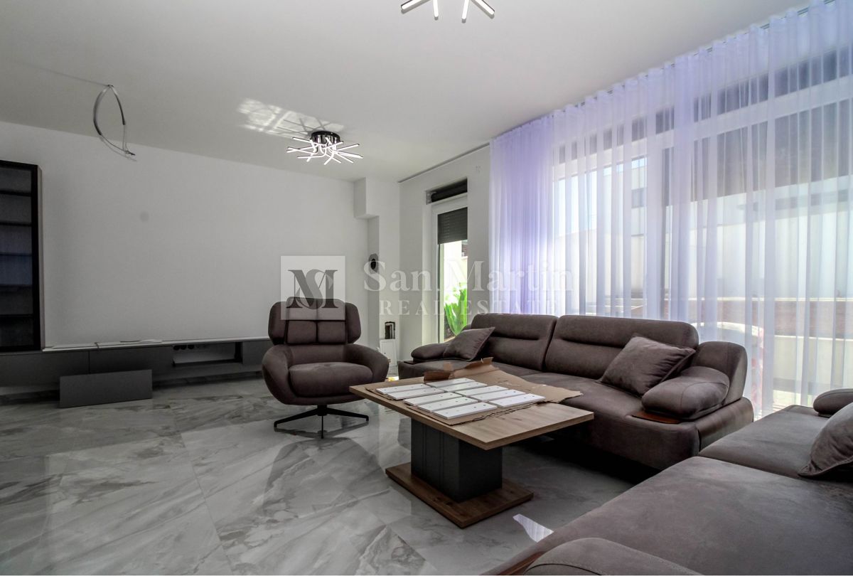 Umago - bellissima e moderna casa bifamiliare con piscina