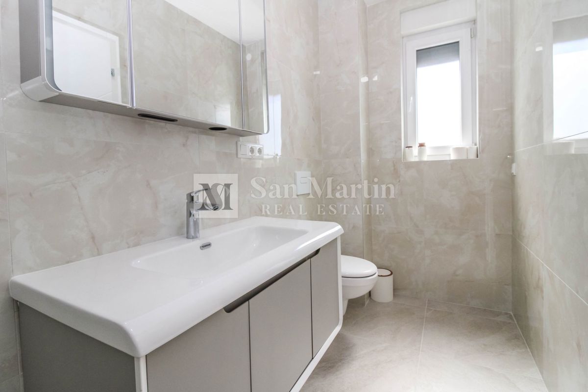 Umago - bellissima e moderna casa bifamiliare con piscina