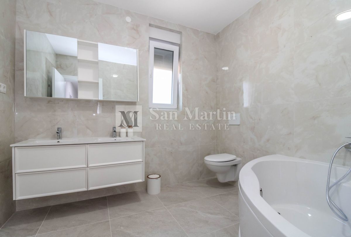 Umago - bellissima e moderna casa bifamiliare con piscina
