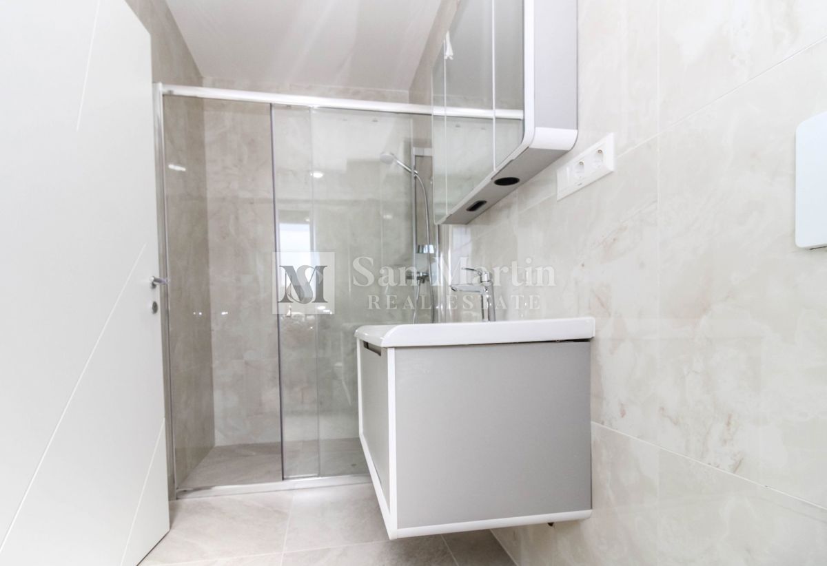 Umago - bellissima e moderna casa bifamiliare con piscina