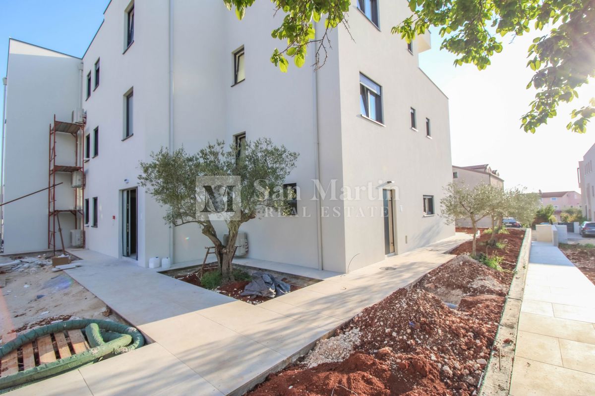 Parenzo, Appartamento trilocale al piano terra con giardino