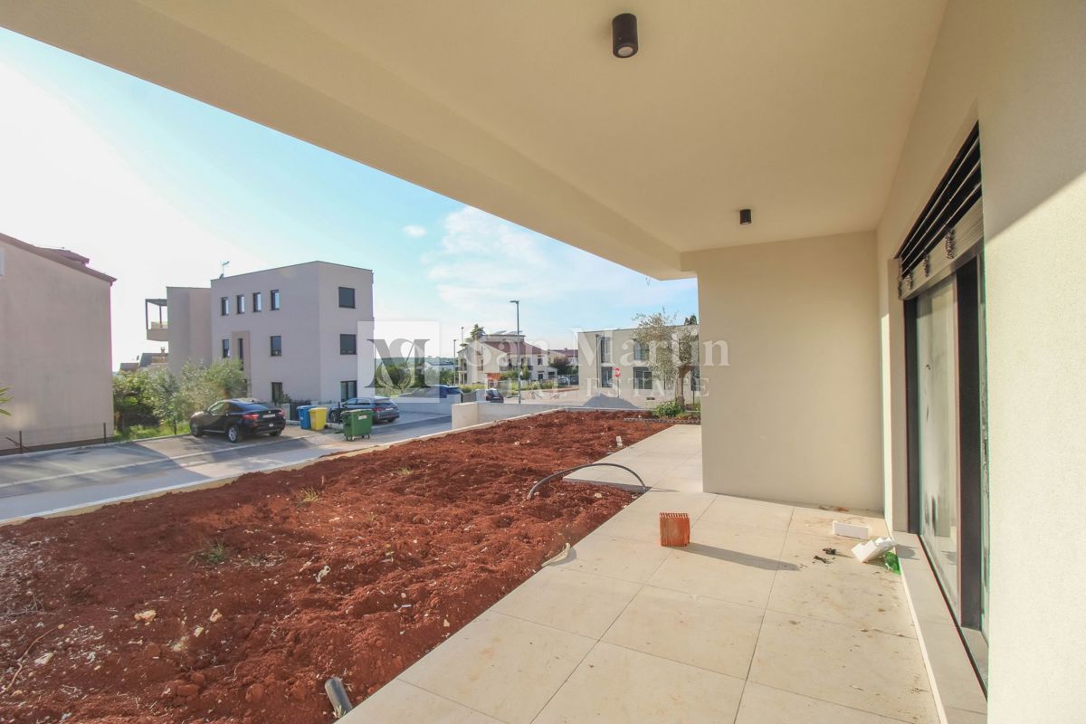 Parenzo, Appartamento trilocale al piano terra con giardino