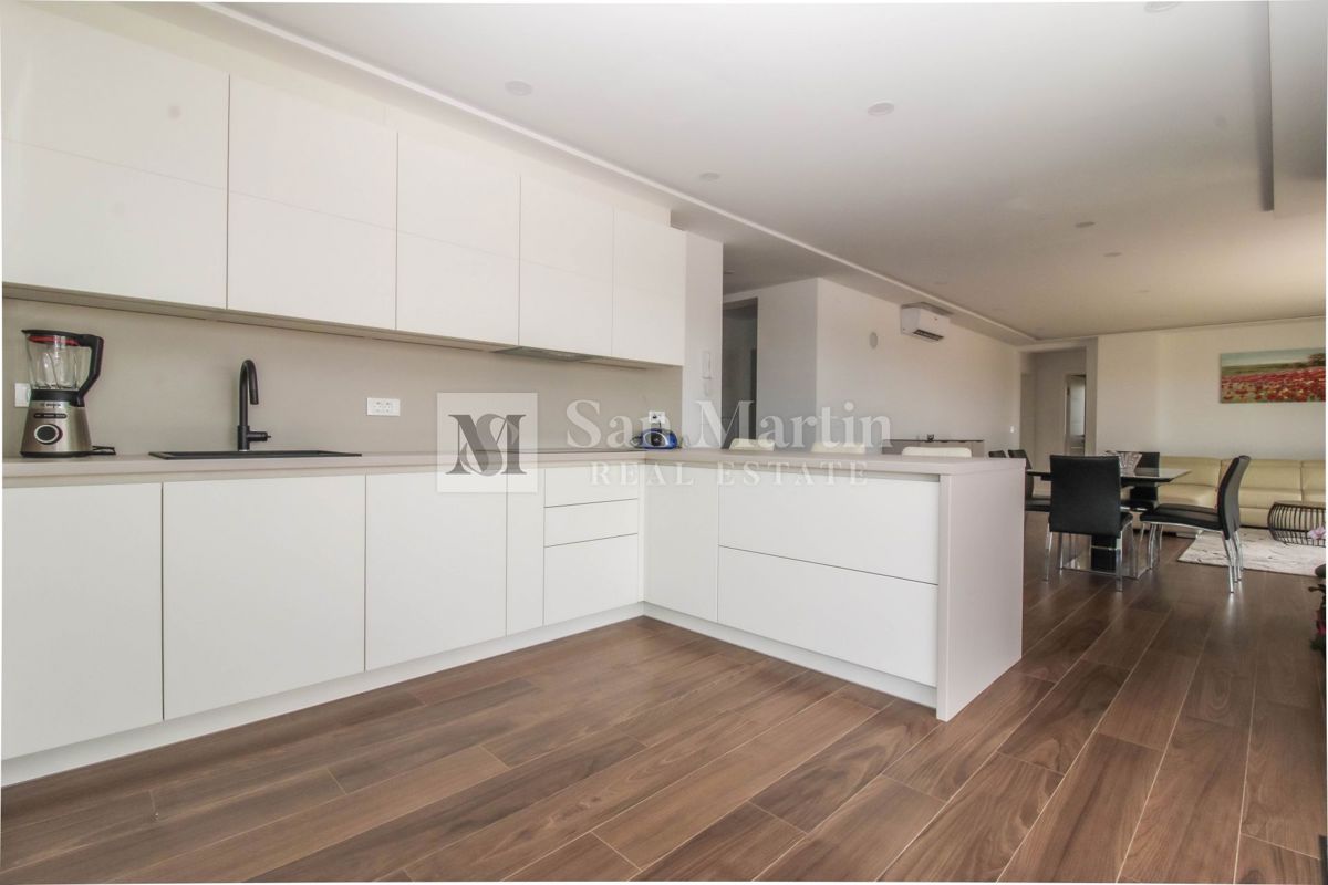 Parenzo, dintorni - appartamento soleggiato e confortevole con vista mare