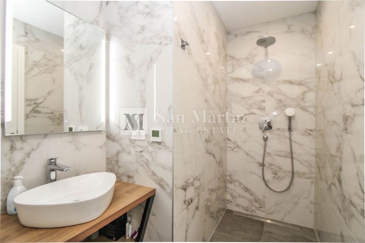 Parenzo, dintorni - appartamento soleggiato e confortevole con vista mare