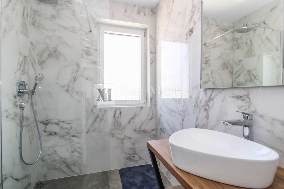 Parenzo, dintorni - appartamento soleggiato e confortevole con vista mare