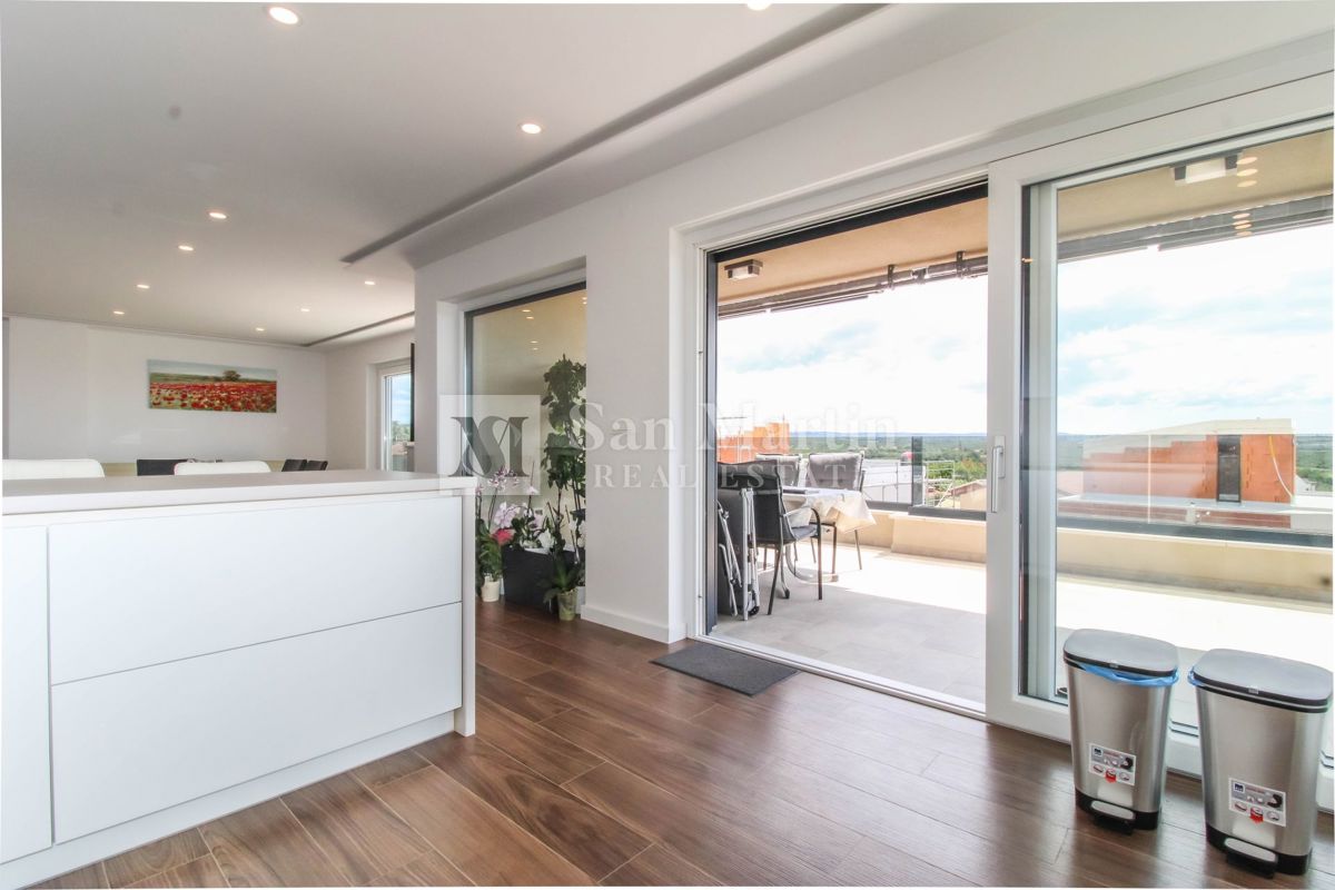 Parenzo, dintorni - appartamento soleggiato e confortevole con vista mare