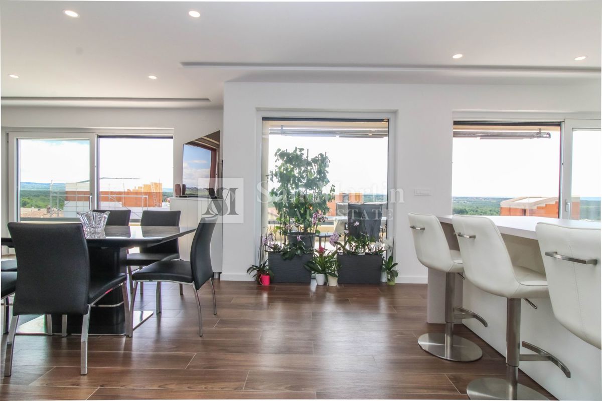 Parenzo, dintorni - appartamento soleggiato e confortevole con vista mare