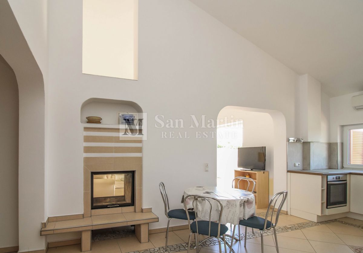 Casa con 4 appartamenti, piscina e ampio giardino