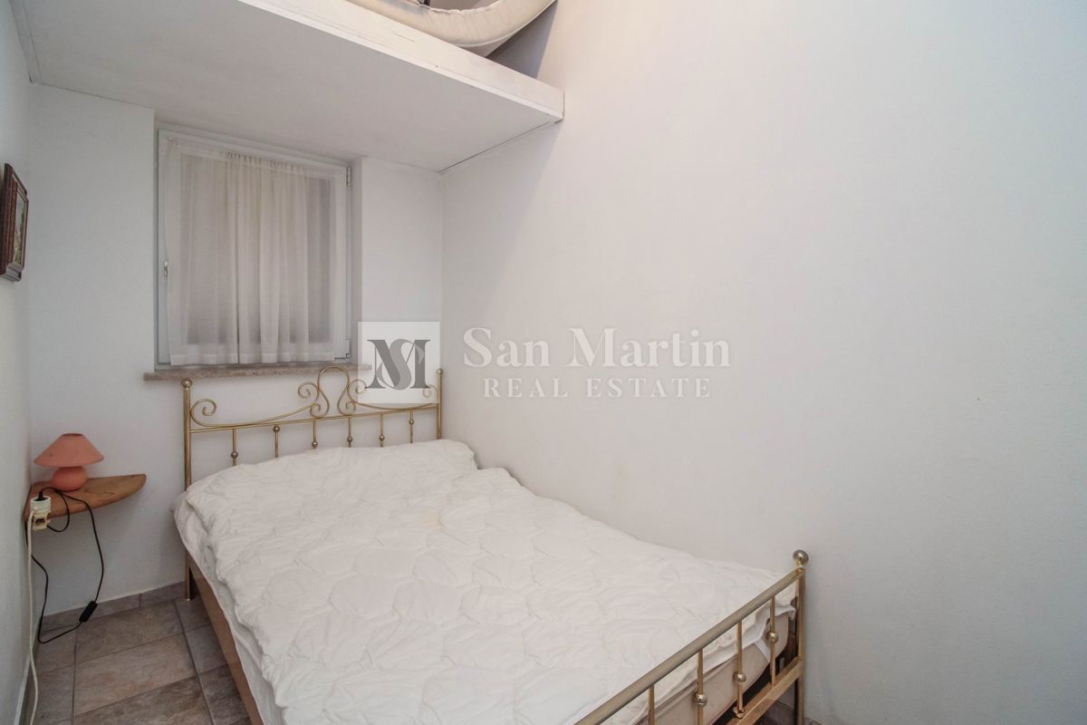 Casa con 4 appartamenti, piscina e ampio giardino