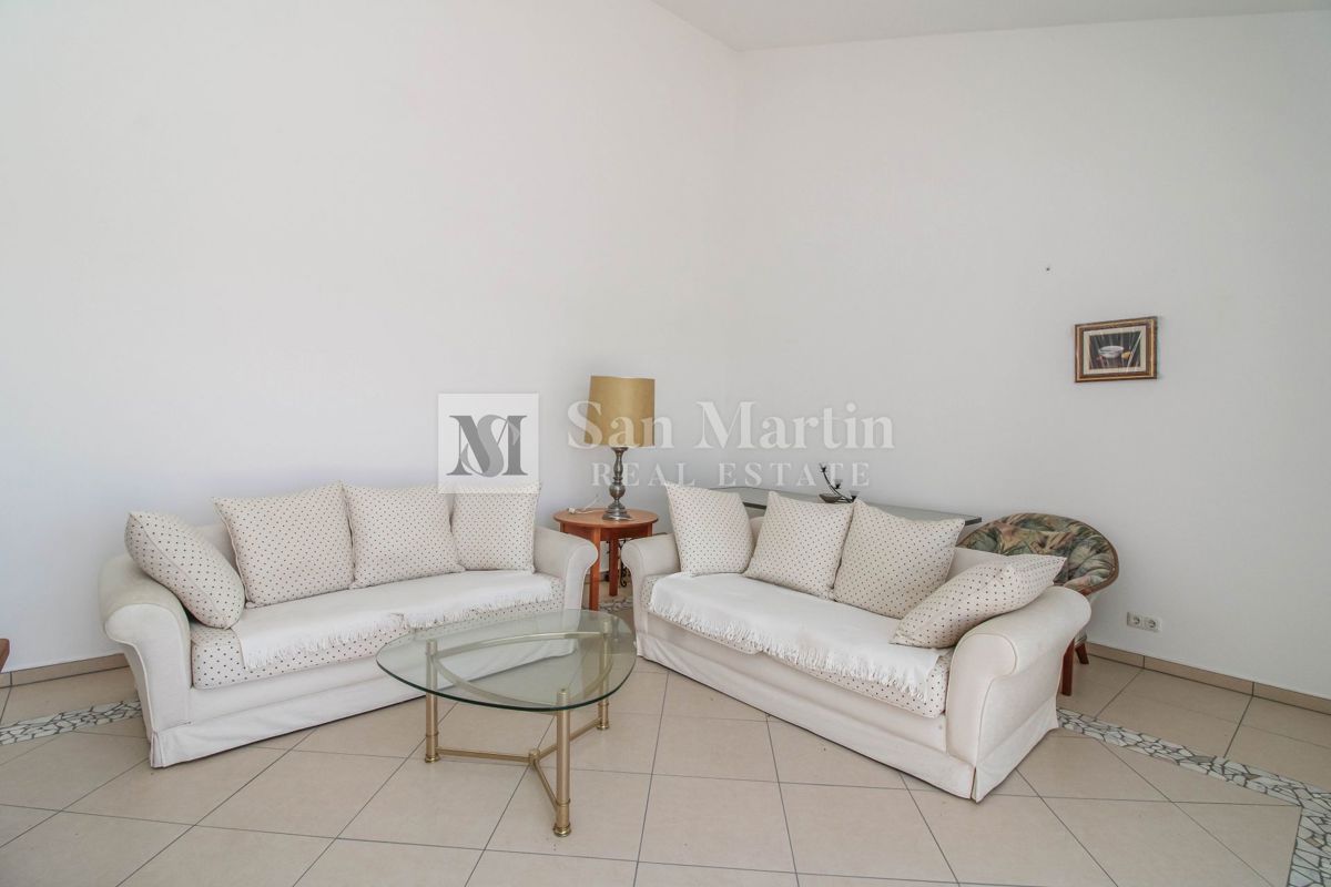 Casa con 4 appartamenti, piscina e ampio giardino