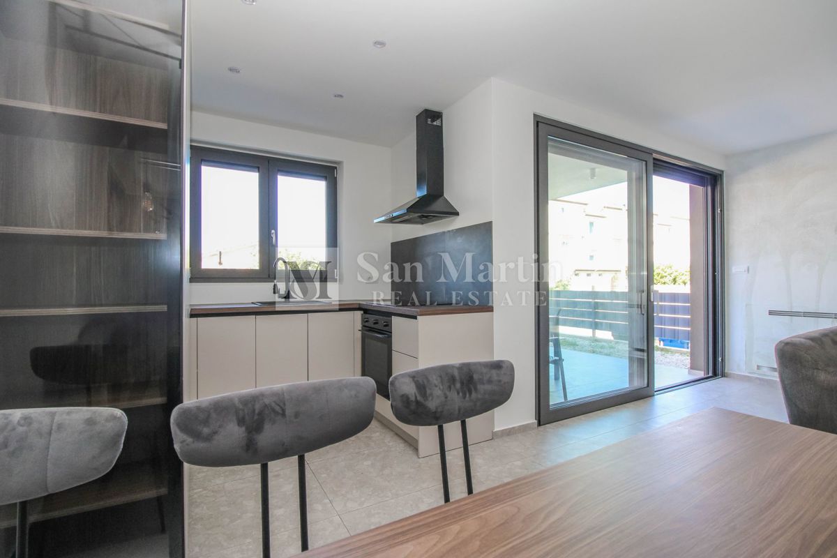 Parenzo - Appartamento al piano terra con piscina - 3 camere da letto