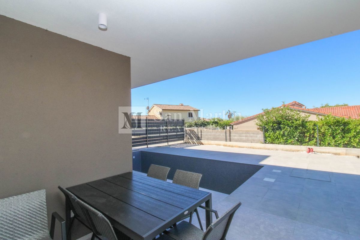 Parenzo - Appartamento al piano terra con piscina - 3 camere da letto