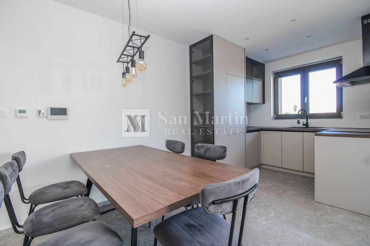 Parenzo - Appartamento al piano terra con piscina - 3 camere da letto