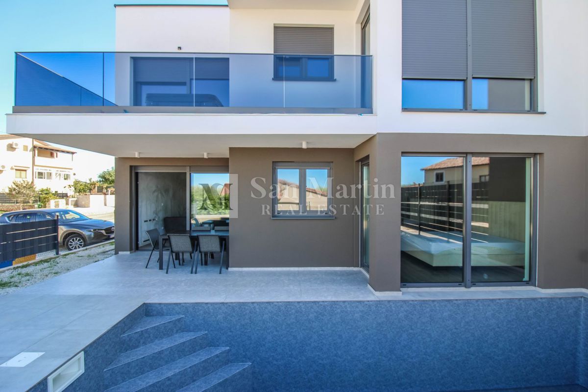 Parenzo - Appartamento al piano terra con piscina - 3 camere da letto