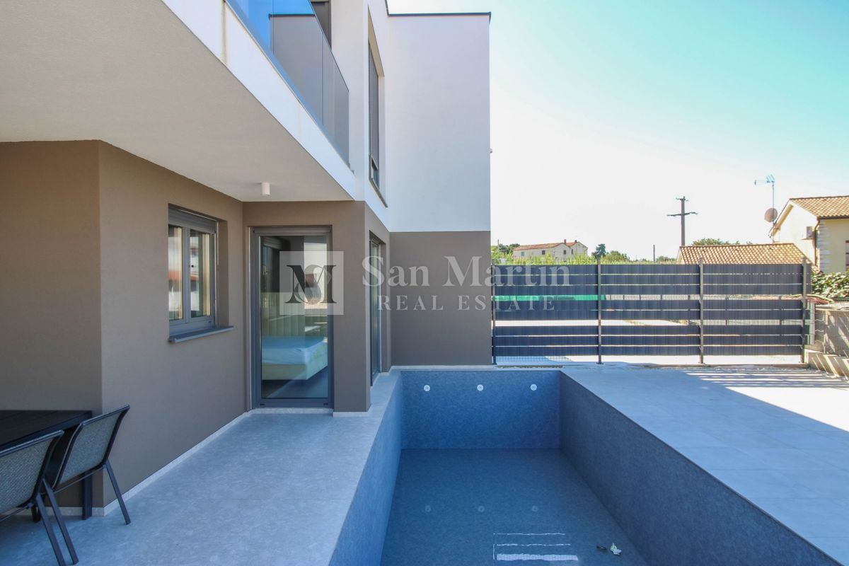 Parenzo - Appartamento al piano terra con piscina - 3 camere da letto