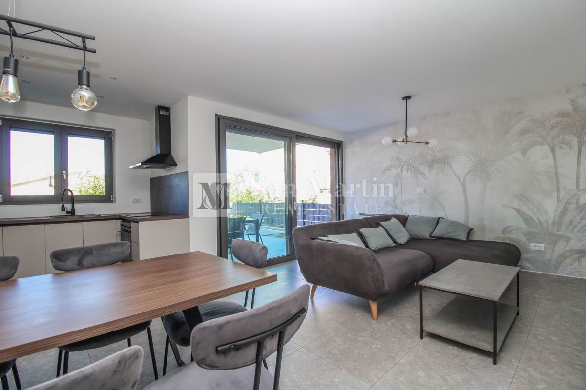 Parenzo - Appartamento al piano terra con piscina - 3 camere da letto