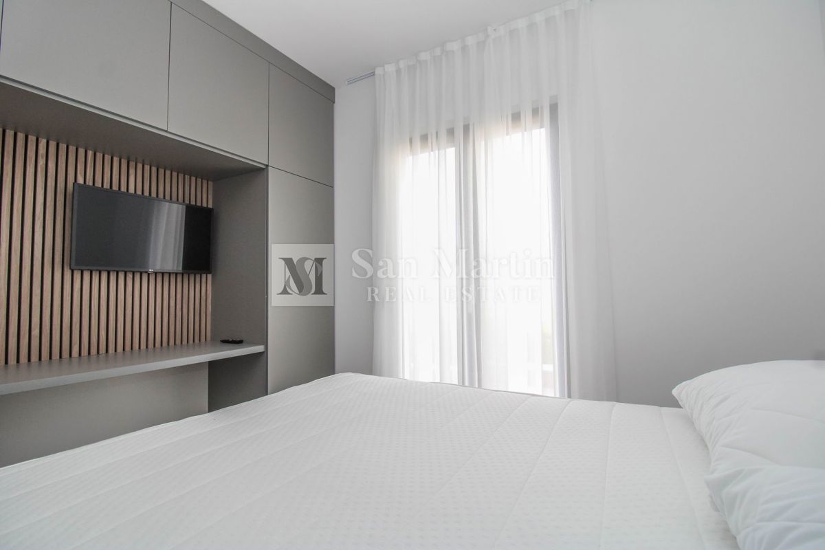 Parenzo, casa con piscina ai margini della zona di costruzione - OCCASIONE!!!