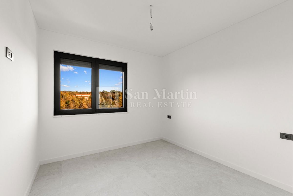 Parenzo, dintorni – Attico in posizione tranquilla con vista mare