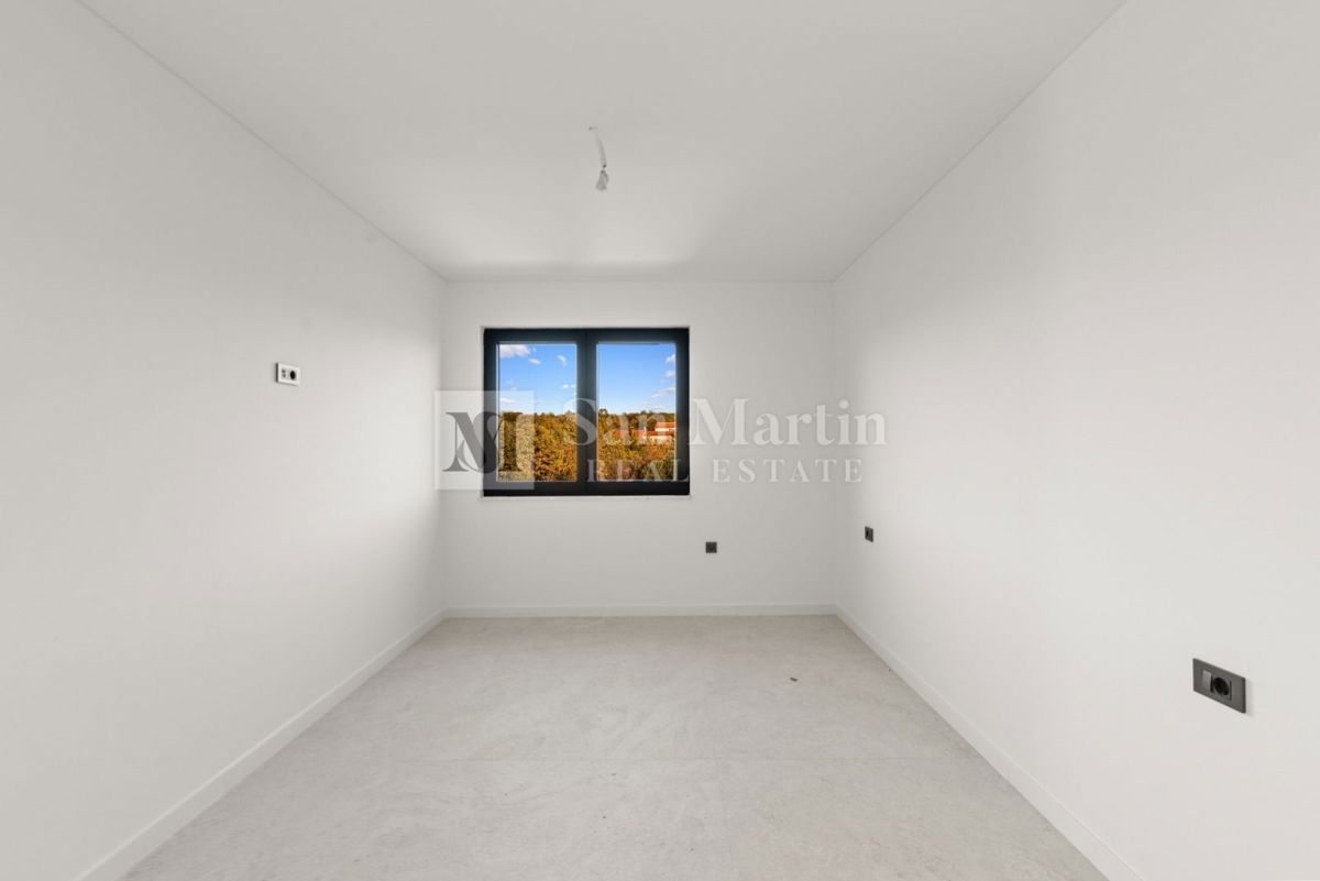 Parenzo, dintorni – Attico in posizione tranquilla con vista mare