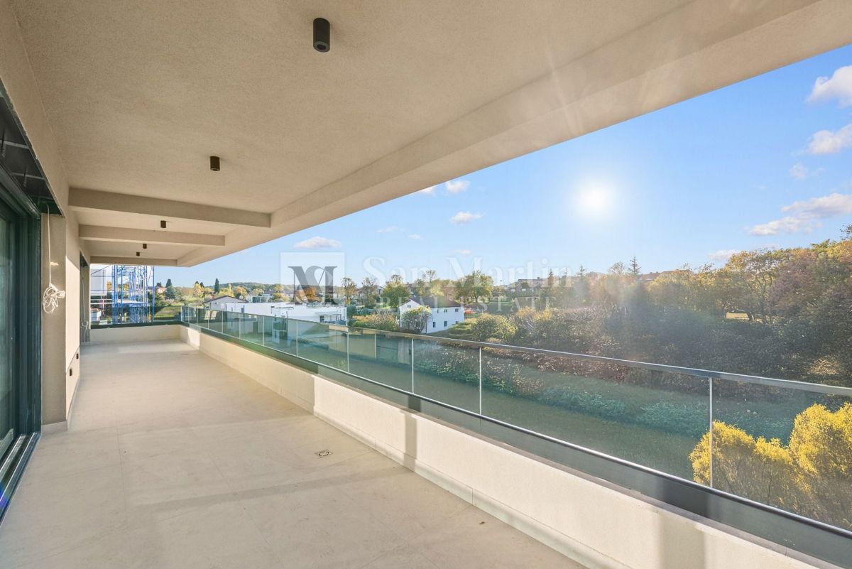 Parenzo, dintorni – Attico in posizione tranquilla con vista mare