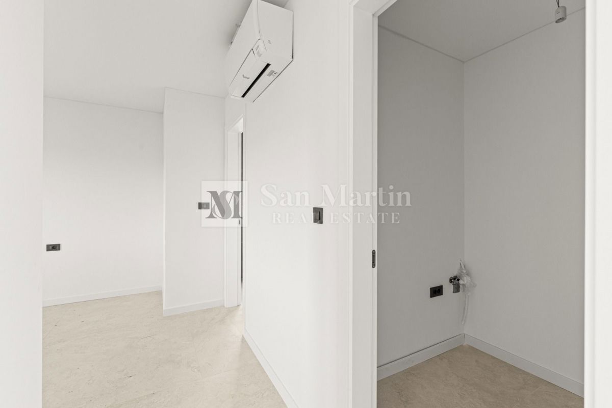 Parenzo, dintorni – Attico in posizione tranquilla con vista mare