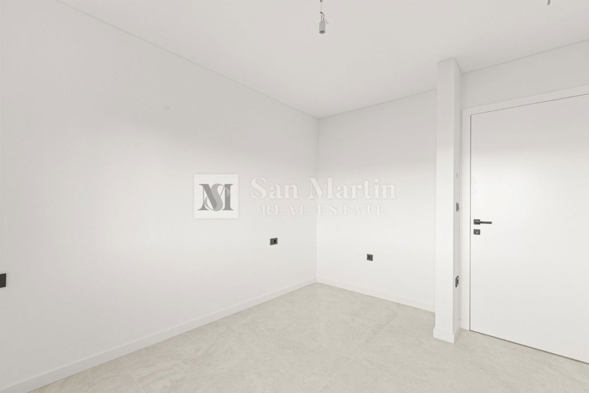 Parenzo, dintorni – Attico in posizione tranquilla con vista mare