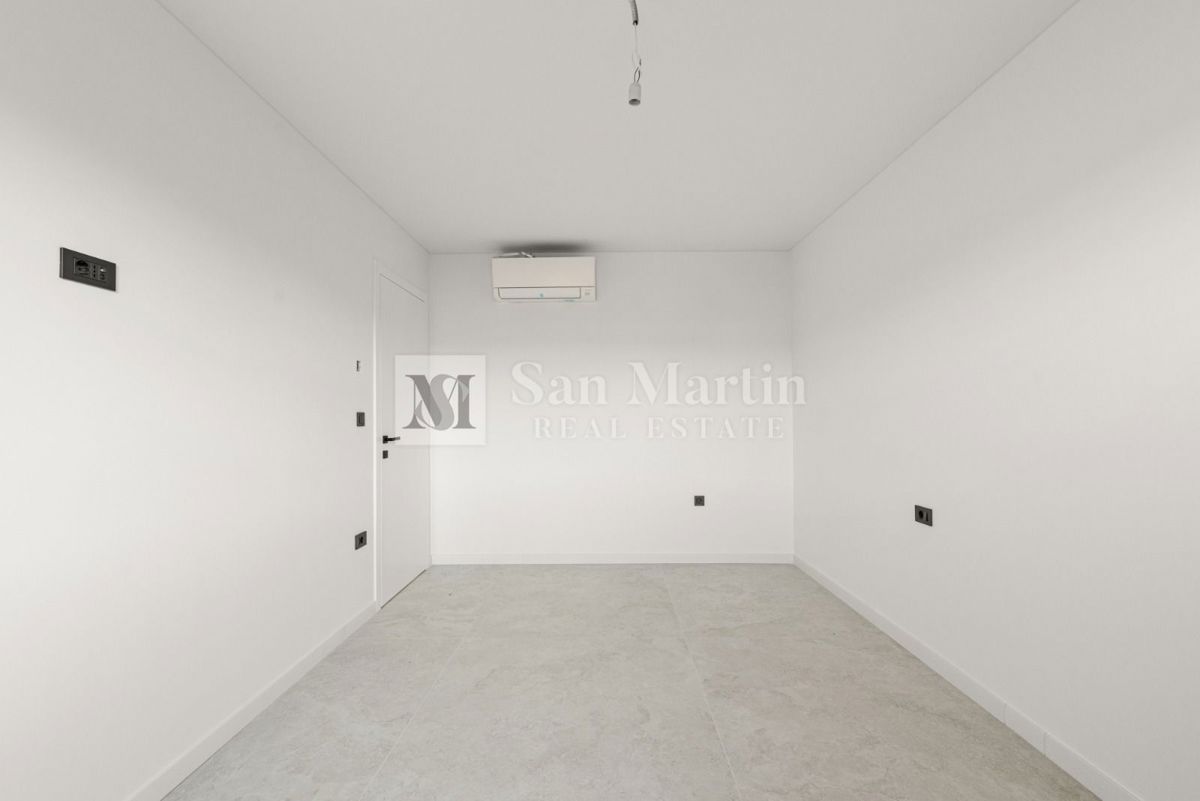 Parenzo, dintorni – Attico in posizione tranquilla con vista mare