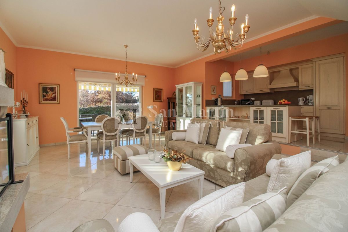 PARENZO - Casa eccezionale con piscina e giardino recintato