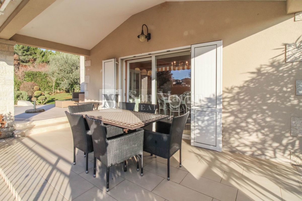 PARENZO - Casa eccezionale con piscina e giardino recintato