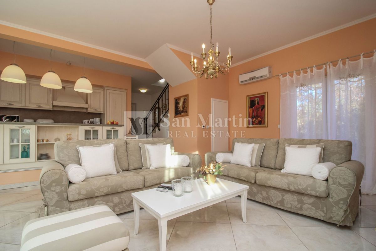 PARENZO - Casa eccezionale con piscina e giardino recintato