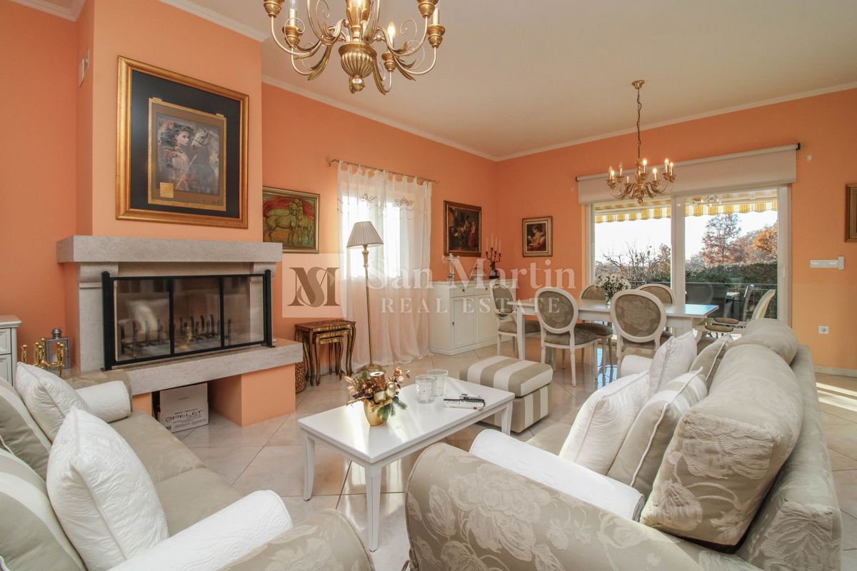 PARENZO - Casa eccezionale con piscina e giardino recintato