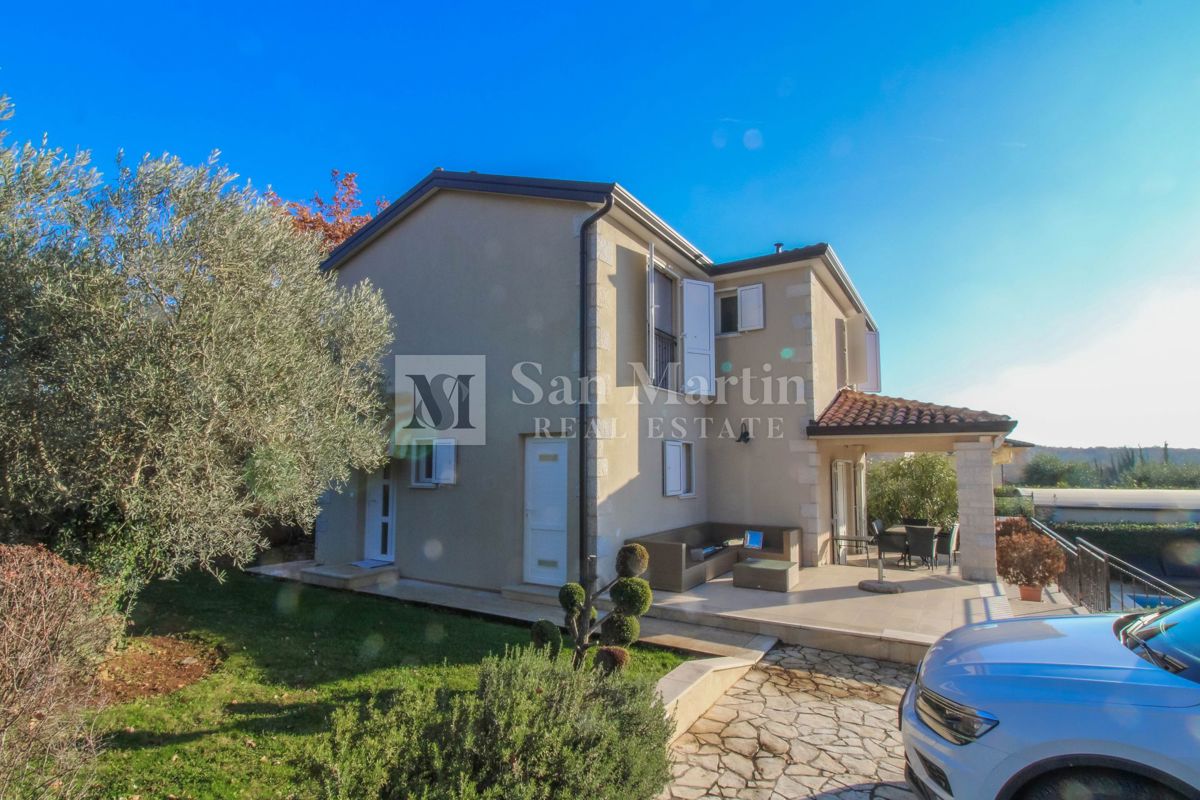PARENZO - Casa eccezionale con piscina e giardino recintato