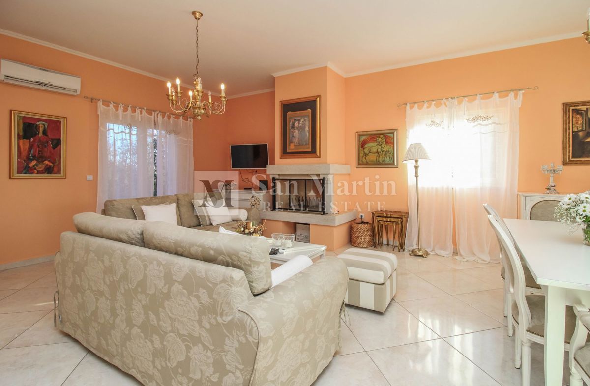 PARENZO - Casa eccezionale con piscina e giardino recintato