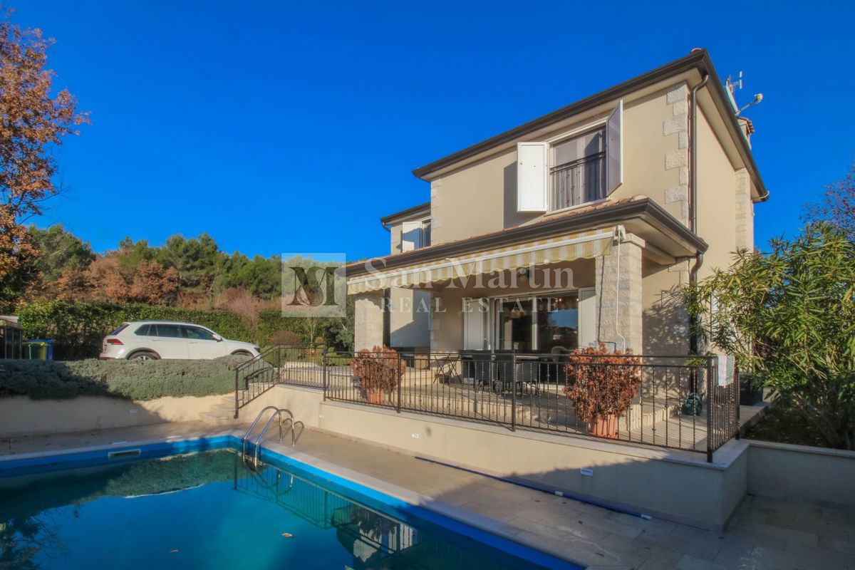 PARENZO - Casa eccezionale con piscina e giardino recintato