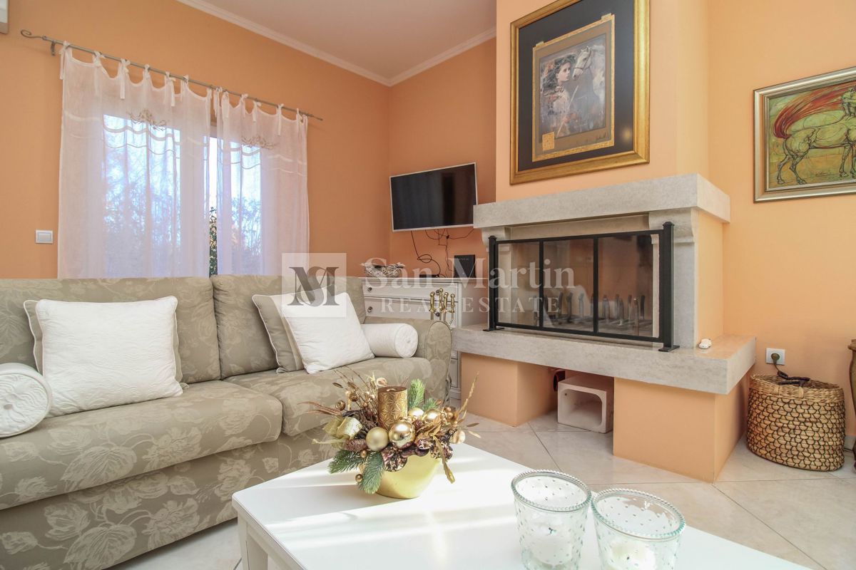 PARENZO - Casa eccezionale con piscina e giardino recintato